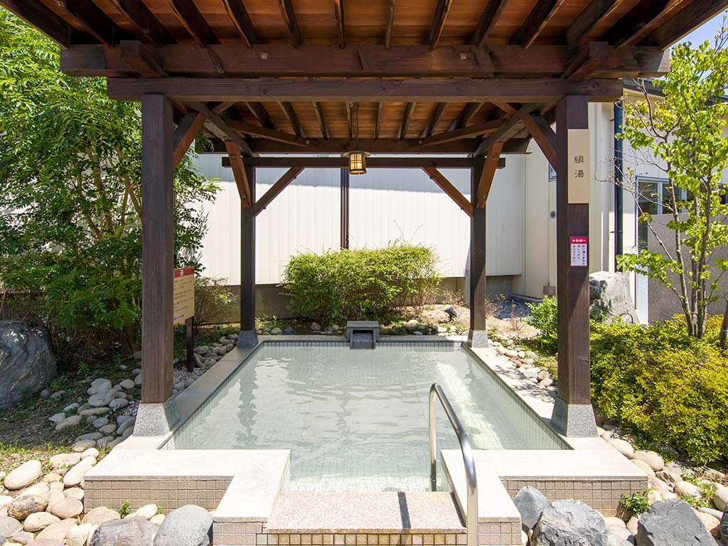 ミクロの泡ですべすべ　絹湯